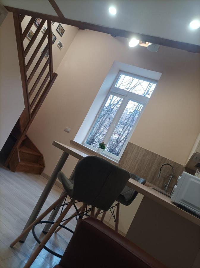 Apartamento Chorni Vivtsy Chernivtsi Exterior foto