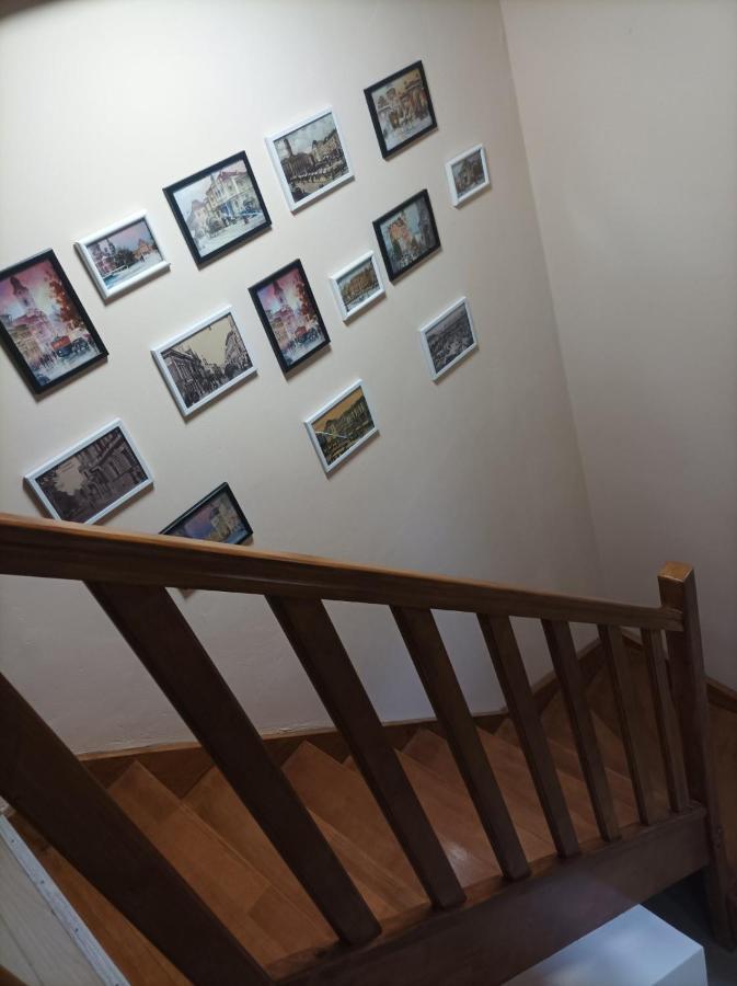 Apartamento Chorni Vivtsy Chernivtsi Exterior foto