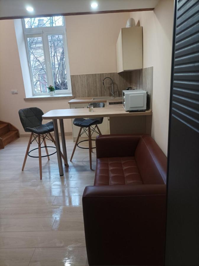 Apartamento Chorni Vivtsy Chernivtsi Exterior foto