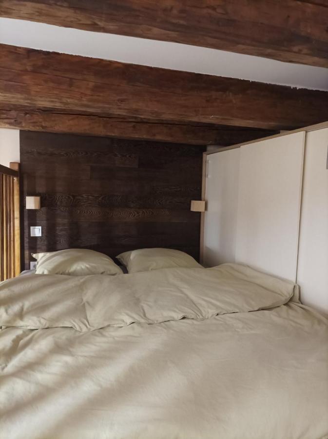 Apartamento Chorni Vivtsy Chernivtsi Exterior foto