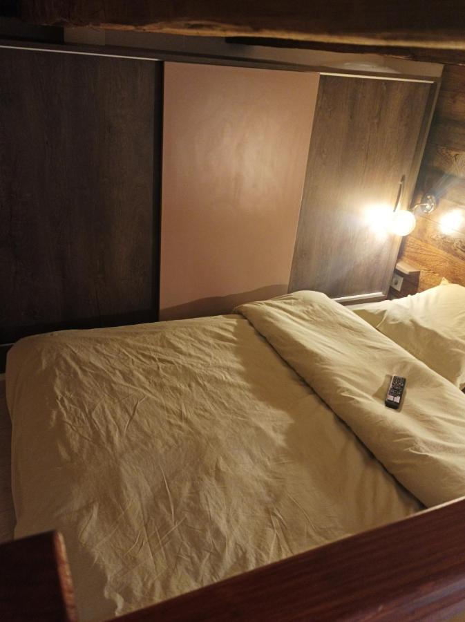 Apartamento Chorni Vivtsy Chernivtsi Exterior foto