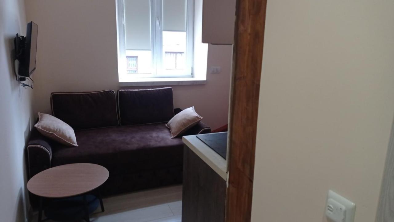 Apartamento Chorni Vivtsy Chernivtsi Exterior foto
