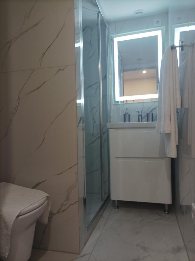 Apartamento Chorni Vivtsy Chernivtsi Exterior foto