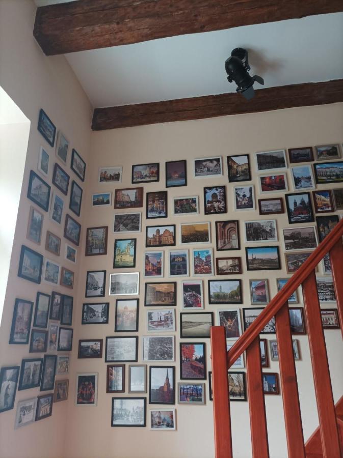 Apartamento Chorni Vivtsy Chernivtsi Exterior foto