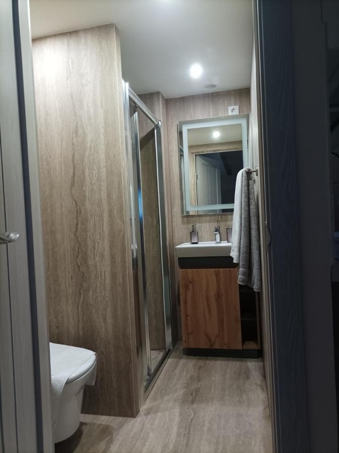Apartamento Chorni Vivtsy Chernivtsi Exterior foto